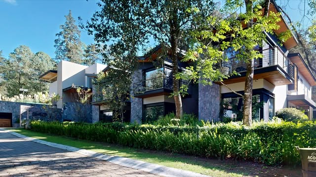 Fotografías profesionales y
Highlights 📷 Proyecto realizado con tecnología de captura 3D de V2 | RET. Explora nuestros servicios y calcula la inversión de tu proyecto en nuestra web. 🎥🏡
@v2realestate.technology | Casa Escondida | Fachada principal.

The NextGen Real Estate

#realestate #arquitectura #architecture #realestateagent #nextgen #technology #3dscanning #diseño #diseñointeriores #casasmodernas #houses #architecturelover #photographer